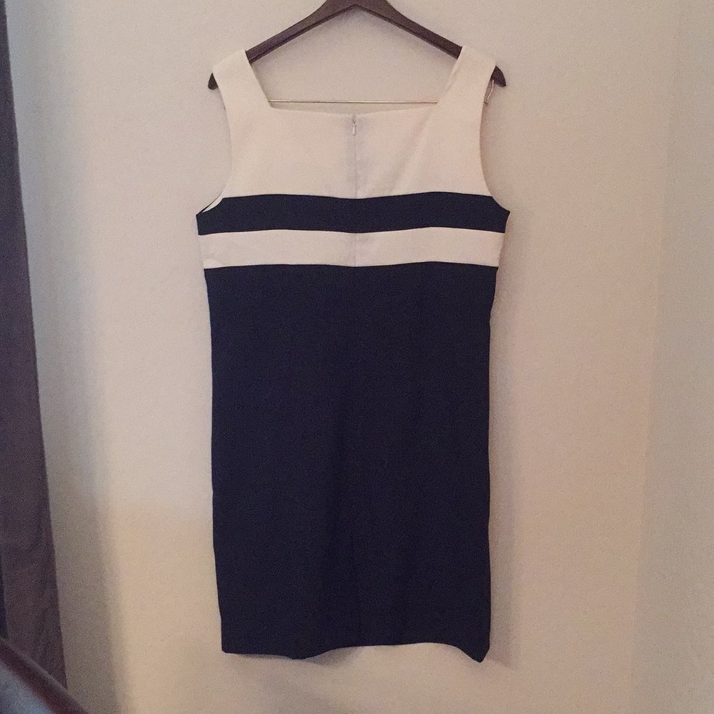 Dress - Picture 3 of 4